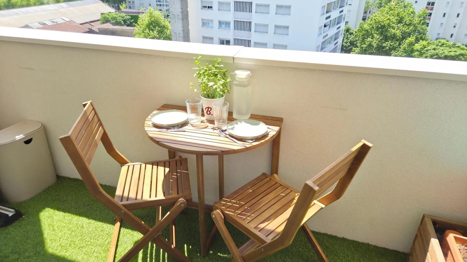 T3 Debourg, Balcon, Proche Metro B Lejlighed Lyon 0*,  Frankrig